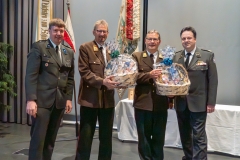 Übergabe Presentkorb vom Roten Kreuz Innsbruck
